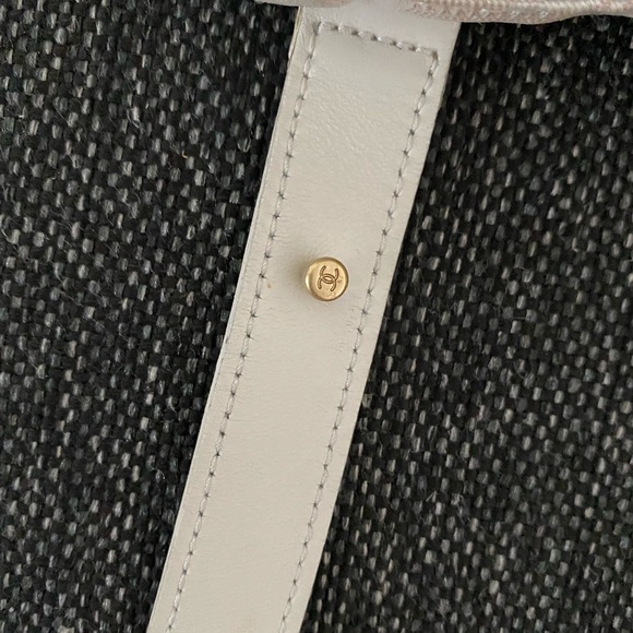 Chanel made in France silk logos white mini crossbody about 9” high w auth card - Picture 9 of 15